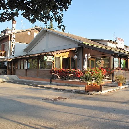 Hotel Ristorante La Nuova Fattoria Carsoli Zewnętrze zdjęcie